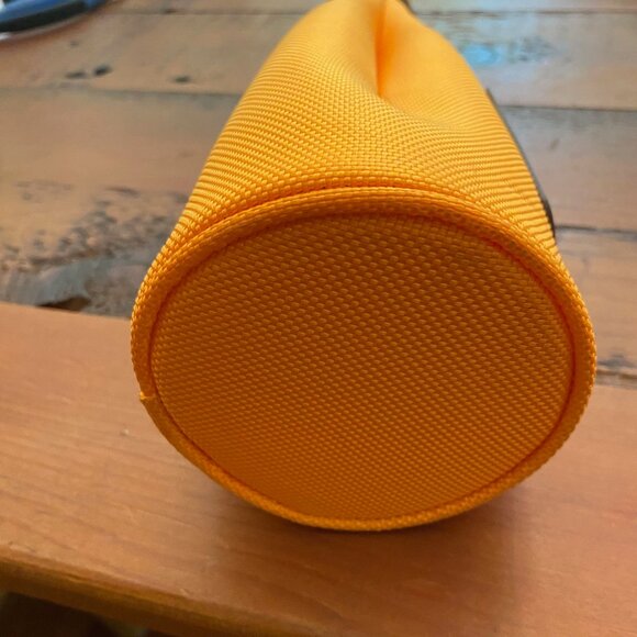 VEUVE CLICQUOT INSULATED CHAMPAGNE BOTTLE JACKET/ GIFT BAG - Picture 3 of 5